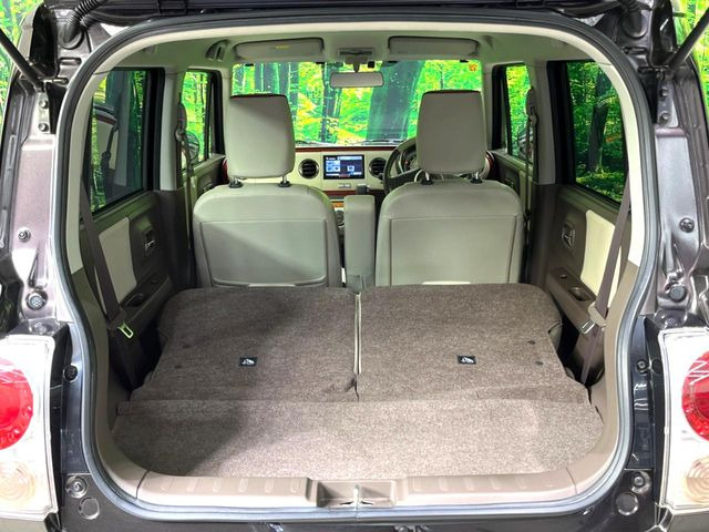 ���i�̂���������ʋ΁A���}���ɏ\���ȉ׎��X�y�[�X���m�ۂ��Ă���܂��B�Z�J���h�V�[�g��|���ƁA�傫�ȉו��̐ύڂ��\�ł���