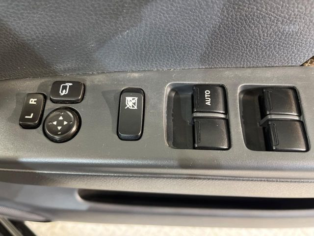 �y�d���i�[�~���[�z�T�C�h�~���[�͓d���i�[���ƂȂ��Ă���A�������ԏ�ł��L�Y�������X�N��}�����܂��B