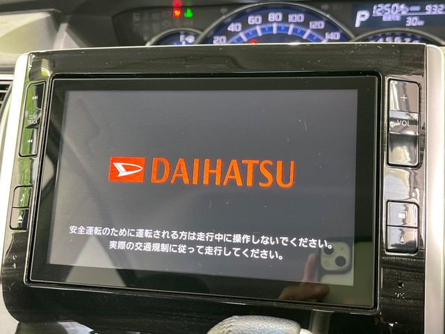 �y���ʃi�r�z�l�C�̑�^8�C���`�i�r�𑕔��B���݊��̂�����ʂ̓C���p�N�g��!�i�r���p���̃}�b�v�\���͌��₷���A�e���r��DVD�͗Տꊴ���A�b�v!�����̃h���C�u���O�b�Ɗy�����Ȃ�܂���