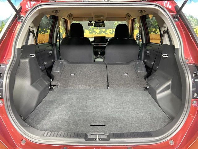 普段のお買い物や通勤、送迎等に十分な荷室スペースを確保しております。セカンドシートを倒すと、大きな荷物の積載も可能です♪