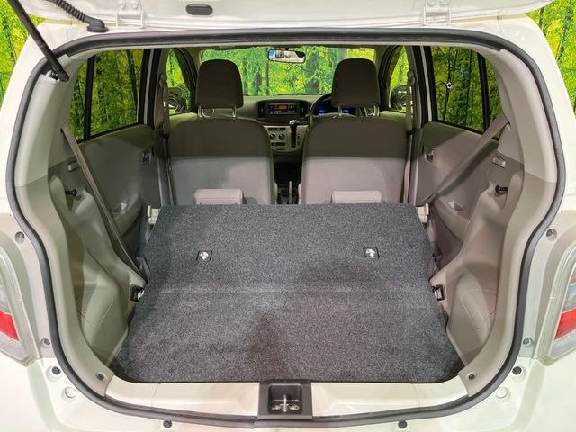 ���i�̂���������ʋ΁A���}���ɏ\���ȉ׎��X�y�[�X���m�ۂ��Ă���܂��B�Z�J���h�V�[�g��|���ƁA�傫�ȉו��̐ύڂ��\�ł���