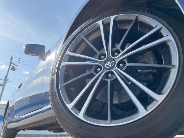 �y����17�C���`�A���~�z�C�[���z�O�ςɃ}�b�`���������A���~�z�C�[���𑕒����Ă���܂��B�e��ЊO�A���~�z�C�[����A�X�^�b�h���X�^�C�����戵�����Ă���܂��B���񂲑��k������