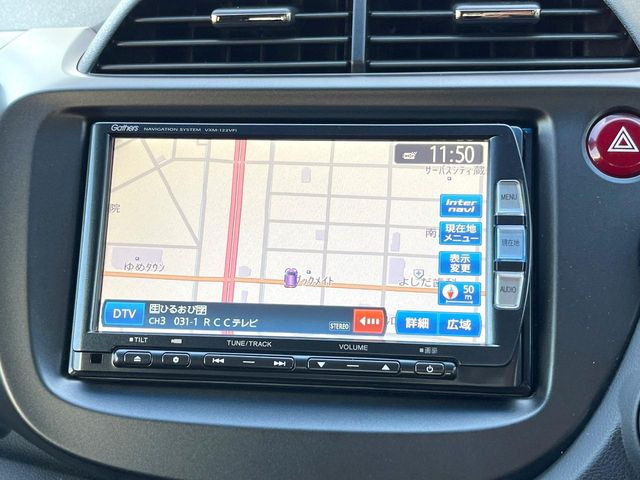 �y�����i�r�z�l�C�̏����i�r�𑕔����Ă���܂��B�i�r�̎g���₷���͂������A�I�[�f�B�I�@�\���[��!�L�����v�◷�s�͂������A�ʋ΂┃�����ȂǕ��i�̃h���C�u���y�����Ȃ�͂���