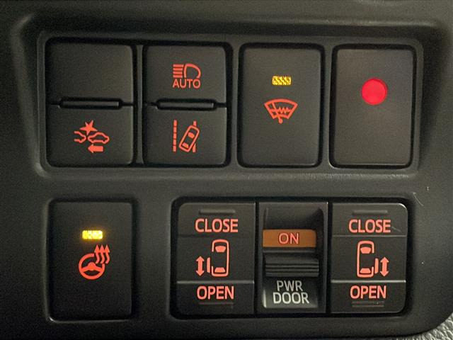 エスクァイア2.0 Gi プレミアムパッケージ ブラックテイラード 4WD