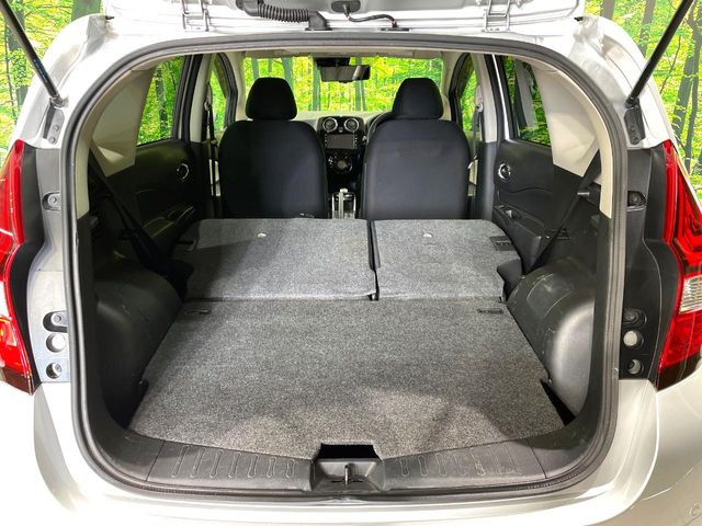 ���i�̂���������ʋ΁A���}���ɏ\���ȉ׎��X�y�[�X���m�ۂ��Ă���܂��B�Z�J���h�V�[�g��|���ƁA�傫�ȉו��̐ύڂ��\�ł���