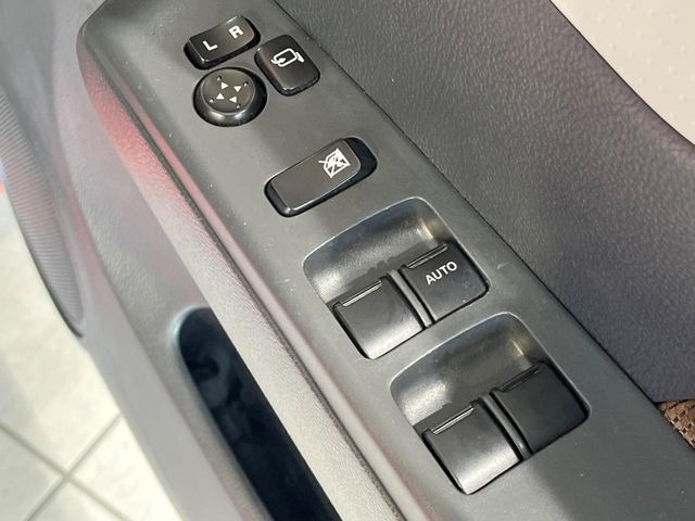 �y�d���i�[�~���[�z�T�C�h�~���[�͓d���i�[���ƂȂ��Ă���A�������ԏ�ł��L�Y�������X�N��}�����܂��B