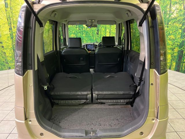 ���i�̂���������ʋ΁A���}���ɏ\���ȉ׎��X�y�[�X���m�ۂ��Ă���܂��B�Z�J���h�V�[�g��|���ƁA�傫�ȉו��̐ύڂ��\�ł���