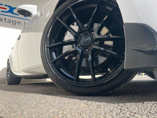 �y�A���~�z�C�[���z�O�ςɃ}�b�`�����A���~�z�C�[���𑕒����Ă���܂��B�e��A���~�z�C�[����A�X�^�b�h���X�^�C�����戵�����Ă���܂��B���񂲑��k����������