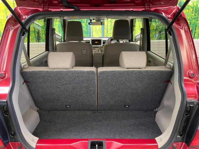 ���i�̂���������ʋ΁A���}���ɏ\���ȉ׎��X�y�[�X���m�ۂ��Ă���܂��B�Z�J���h�V�[�g��|���ƁA�傫�ȉו��̐ύڂ��\�ł���