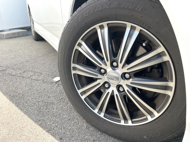 �y�A���~�z�C�[���z�O�ςɃ}�b�`�����A���~�z�C�[���𑕒����Ă���܂��B�e��A���~�z�C�[����A�X�^�b�h���X�^�C�����戵�����Ă���܂��B���񂲑��k����������