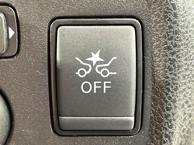 �y�C���e���W�F���g�G�}�[�W�F���V�[�u���[�L�z�t�����g�J�����őO���̎ԗ�����s�҂����m�B�Փ˂������Ȏ��͏Փ˔�Q�y���u���[�L���쓮�A�Փˉ�����T�|�[�g�B�����S�Ƀh���C�u�����y���݂��������܂��B