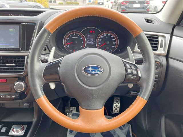 �y�����v�����X�e�A�����O�z�㎿�Ȋv���g�p���邱�ƂŁA��ɂ����������݂ƂĂ��^�]���₷���n���h���ł���