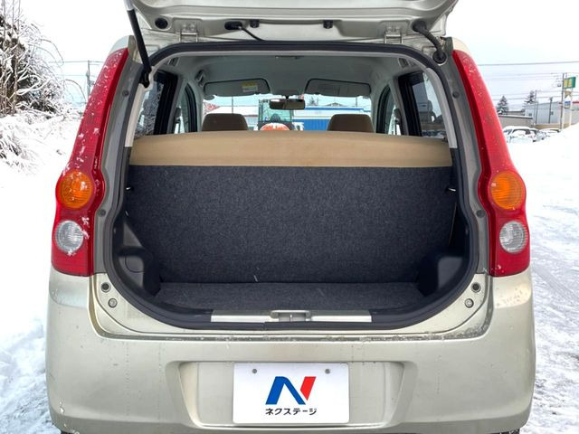 ���i�̂���������ʋ΁A���}���ɏ\���ȉ׎��X�y�[�X���m�ۂ��Ă���܂��B�Z�J���h�V�[�g��|���ƁA�傫�ȉו��̐ύڂ��\�ł���