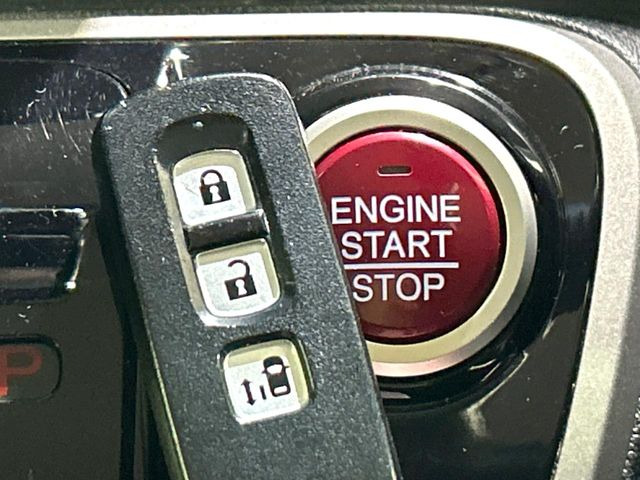 �yHonda�X�}�[�g�L�[�z�J�o����|�P�b�g�ɓ��ꂽ�܂܂ł��h�A�̎{���E�������\�ȃX�}�[�g�L�[�𑕔��B�G���W���̃I���E�I�t�����J�M�����o���K�v����������Ƃ��Ă��֗��ł���