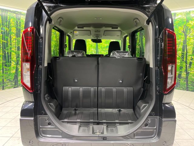 ���i�̂���������ʋ΁A���}���ɏ\���ȉ׎��X�y�[�X���m�ۂ��Ă���܂��B�Z�J���h�V�[�g��|���ƁA�傫�ȉו��̐ύڂ��\�ł���