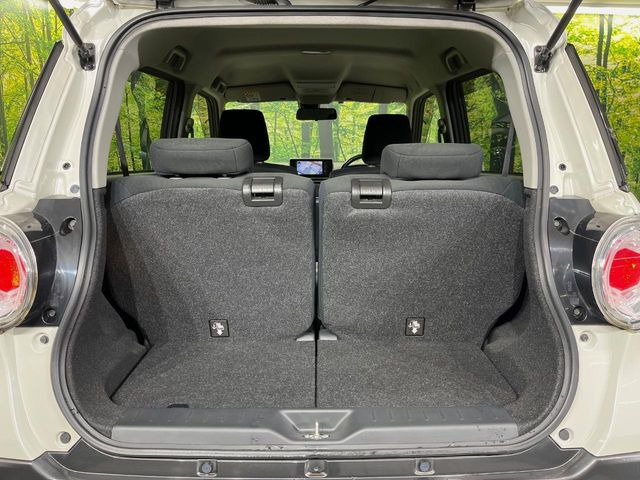 ���i�̂���������ʋ΁A���}���ɏ\���ȉ׎��X�y�[�X���m�ۂ��Ă���܂��B�Z�J���h�V�[�g��|���ƁA�傫�ȉו��̐ύڂ��\�ł���