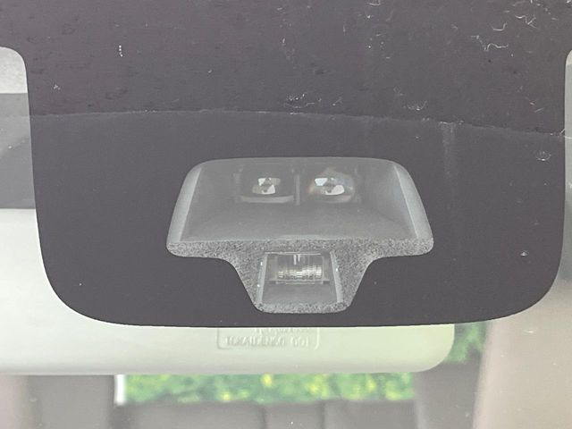 �y�G�}�[�W�F���V�[�u���[�L�z���s���ɑO���̎ԗ�����F�����A�Փ˂������Ȏ��͌x��ƃu���[�L�ŏՓˉ���Ɣ�Q�y�����A�V�X�g�B�����S�Ƀh���C�u�����y���݂��������܂��B