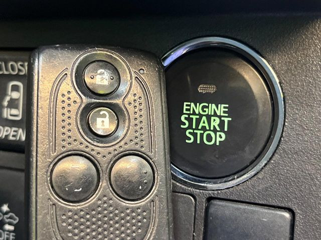 �y�L�[�t���[�V�X�e���z�J�o����|�P�b�g�ɓ��ꂽ�܂܂ł��h�A�̎{���E�������\�ȃX�}�[�g�L�[�𑕔��B�G���W���̃I���E�I�t�����J�M�����o���K�v����������Ƃ��Ă��֗��ł���