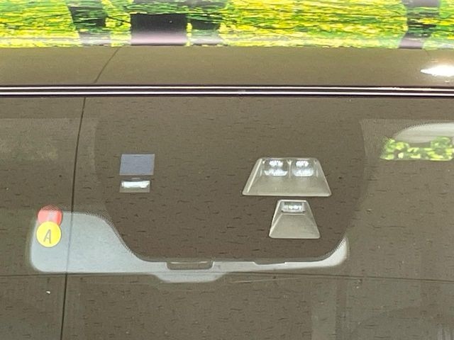 �y�X�}�[�g�u���[�L�T�|�[�g�z���s���ɑO���̎ԗ�����F�����A�Փ˂������Ȏ��͌x��ƃu���[�L�ŏՓˉ���Ɣ�Q�y�����A�V�X�g�B�����S�Ƀh���C�u�����y���݂��������܂��B