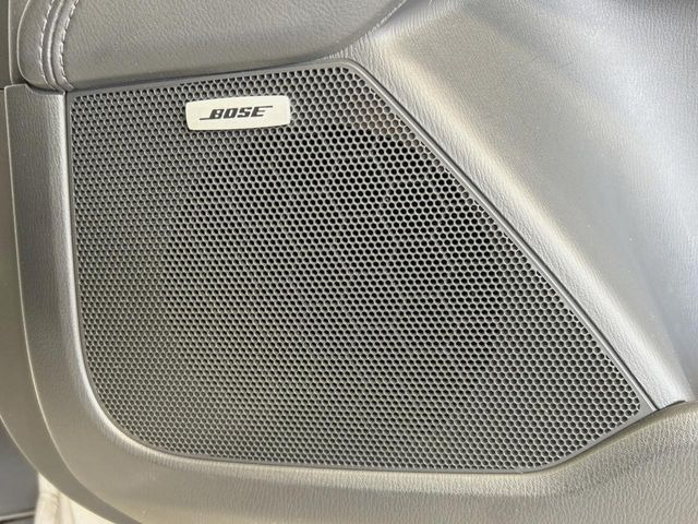 �yBOSE�T�E���h�V�X�e���z���[�J�[�I�v�V�����̍��i�ʃT�E���h�V�X�e���𓋍ځB��p�̃`���[�j���O���{���ꂽ�召�l�X�ȃX�s�[�J�[����ǎ��ȃT�E���h���t�ł��A�Տꊴ���ӂ�鉹����Ԃ����o���܂��B