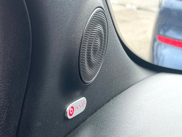 ��Beats�T�E���h�V�X�e��:���̊��̂��鉹�ŁA���ɃE�[�t�@�[�̌��ʂɂ��d�ቹ�̋����͎ԓ����V�A�^�[���[���̂悤�ȋ�ԂւƉ��o���Ă���܂�!