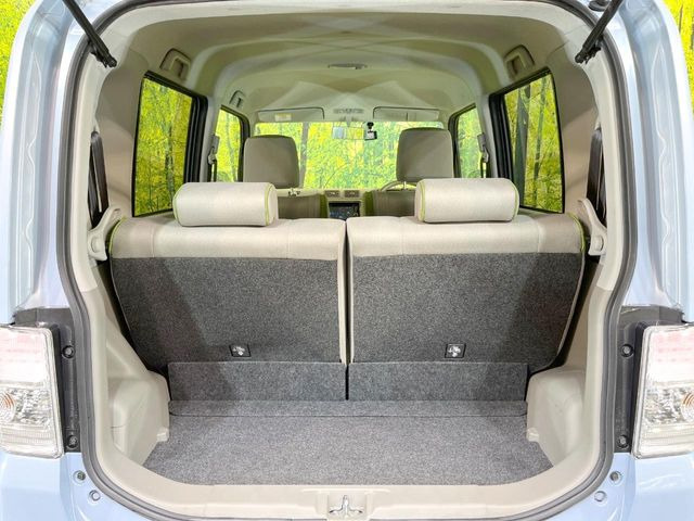 ���i�̂���������ʋ΁A���}���ɏ\���ȉ׎��X�y�[�X���m�ۂ��Ă���܂��B�Z�J���h�V�[�g��|���ƁA�傫�ȉו��̐ύڂ��\�ł���