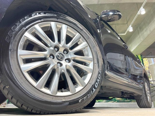 �y����18�C���`�A���~�z�C�[���z�O�ςɃ}�b�`���������A���~�z�C�[���𑕒����Ă���܂��B�e��ЊO�A���~�z�C�[����A�X�^�b�h���X�^�C�����戵�����Ă���܂��B���񂲑��k����������