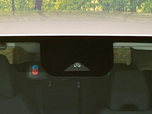 �y�G�}�[�W�F���V�[�u���[�L�z���s���ɑO���̎ԗ�����F�����A�Փ˂������Ȏ��͌x��ƃu���[�L�ŏՓˉ���Ɣ�Q�y�����A�V�X�g�B�����S�Ƀh���C�u�����y���݂��������܂��B