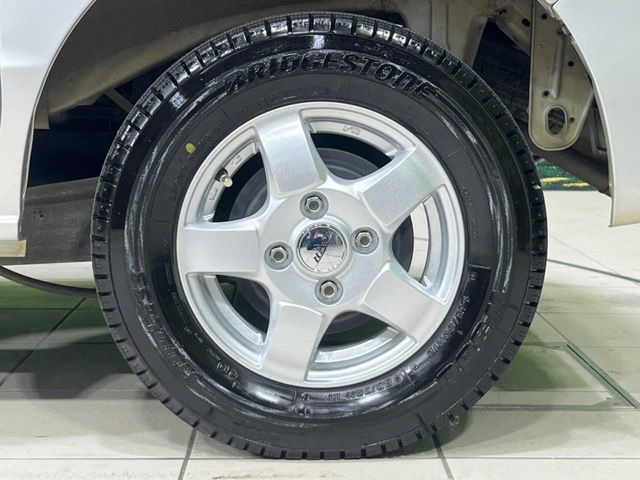 �y13�C���`�A���~�z�C�[���z�O�ςɃ}�b�`�����A���~�z�C�[���𑕒����Ă���܂��B�e��A���~�z�C�[����A�X�^�b�h���X�^�C�����戵�����Ă���܂��B���񂲑��k����������