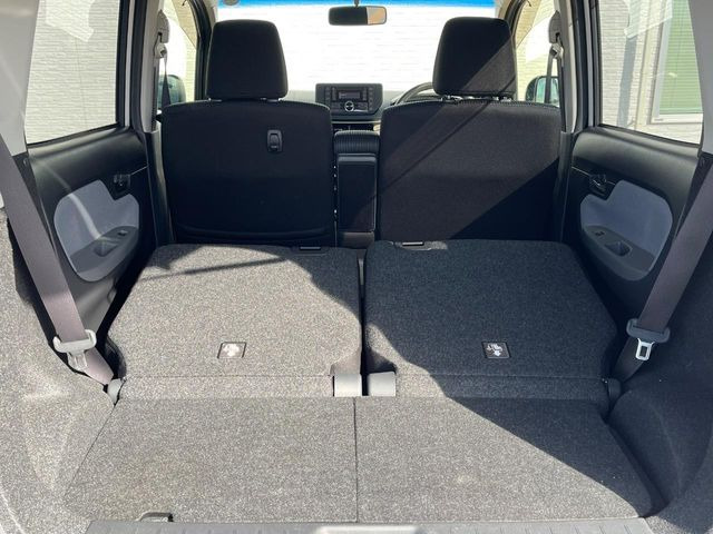 ���i�̂���������ʋ΁A���}���ɏ\���ȉ׎��X�y�[�X���m�ۂ��Ă���܂��B�Z�J���h�V�[�g��|���ƁA�傫�ȉו��̐ύڂ��\�ł���