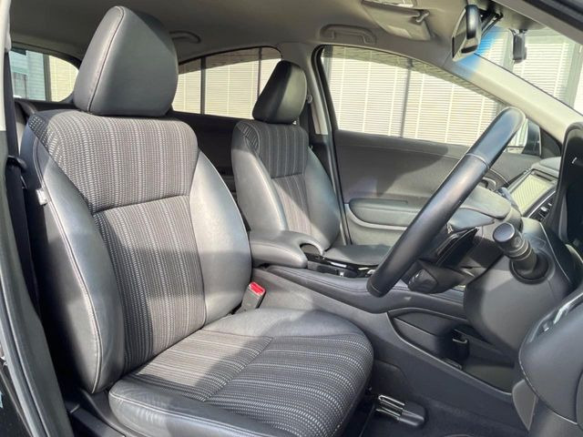 �y�n�[�t���U�[�V�[�g�z�������ƍ���S�n�𗼗������l�C�̃V�[�g���w�ʁE���ʂ̃t�@�u���b�N�f�ނ́A�ʋC���̗ǂ��⊊��ɂ����ɗD��Ă��܂��B�C���╞���ɍ��E���ꂸ���K�ɂ���肢�������܂��B