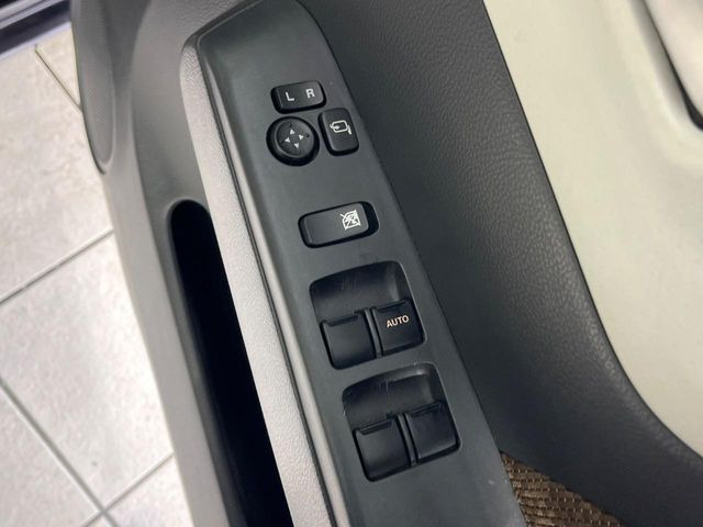 �y�d���i�[�~���[�z�T�C�h�~���[�͓d���i�[���ƂȂ��Ă���A�������ԏ�ł��L�Y�������X�N��}�����܂��B