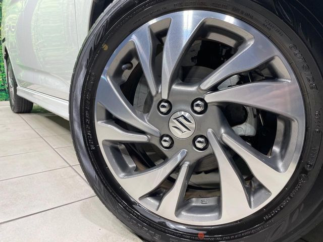 �y����15�C���`�A���~�z�C�[���z�O�ςɃ}�b�`���������A���~�z�C�[���𑕒����Ă���܂��B�e��ЊO�A���~�z�C�[����A�X�^�b�h���X�^�C�����戵�����Ă���܂��B���񂲑��k����������