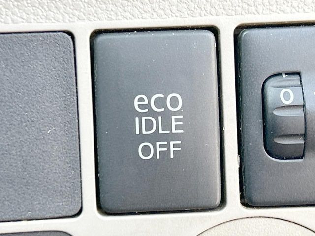 �y�A�C�h�����O�X�g�b�v�z�ԐM����a�؂Œ�Ԃ����ۂɃG���W�����~���A���ʂȔR���̏����}���܂��B�R��������ی�ɂȂ���@�\��G���W���̓u���[�L�𗣂��΍Ďn�����܂��B