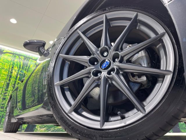 �y����18�C���`�A���~�z�C�[���z�O�ςɃ}�b�`���������A���~�z�C�[���𑕒����Ă���܂��B�e��ЊO�A���~�z�C�[����A�X�^�b�h���X�^�C�����戵�����Ă���܂��B���񂲑��k����������