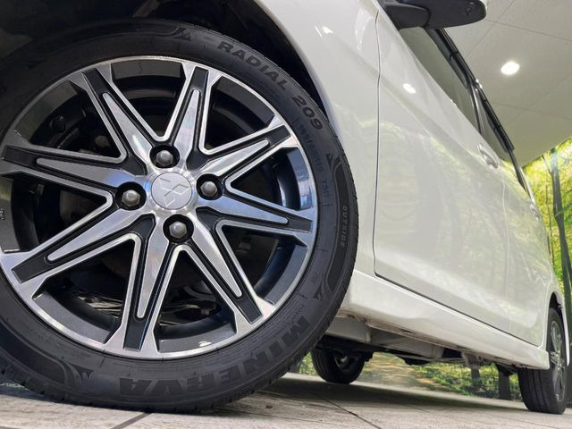 �y����15�C���`�A���~�z�C�[���z�O�ςɃ}�b�`���������A���~�z�C�[���𑕒����Ă���܂��B�e��ЊO�A���~�z�C�[����A�X�^�b�h���X�^�C�����戵�����Ă���܂��B���񂲑��k����������