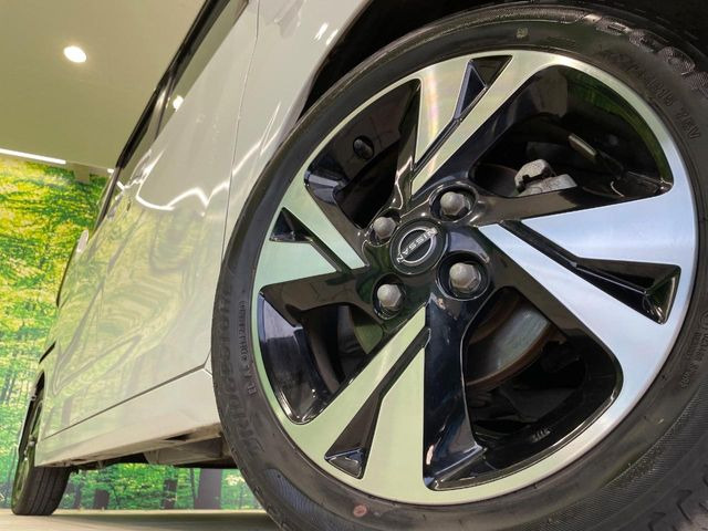 �y����15�C���`�A���~�z�C�[���z�O�ςɃ}�b�`���������A���~�z�C�[���𑕒����Ă���܂��B�e��ЊO�A���~�z�C�[����A�X�^�b�h���X�^�C�����戵�����Ă���܂��B���񂲑��k����������