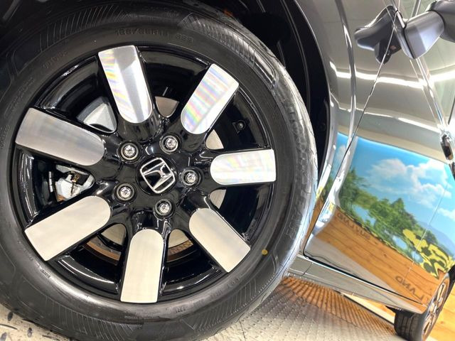 �y����15�C���`�A���~�z�C�[���z�O�ςɃ}�b�`���������A���~�z�C�[���𑕒����Ă���܂��B�e��ЊO�A���~�z�C�[����A�X�^�b�h���X�^�C�����戵�����Ă���܂��B���񂲑��k����������