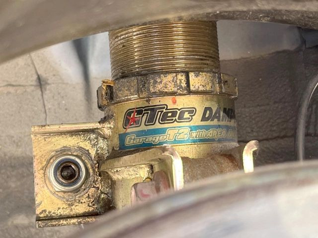 �yGarageT2�ԍ����z�ԍ����Ⴍ�Ȃ�A�X�^�C���b�V���Ȍ����ڂƂȂ��Ă���܂��B�ԗ��̏d�S�������鎖�ŁA���s���̈��萫�����サ�܂���