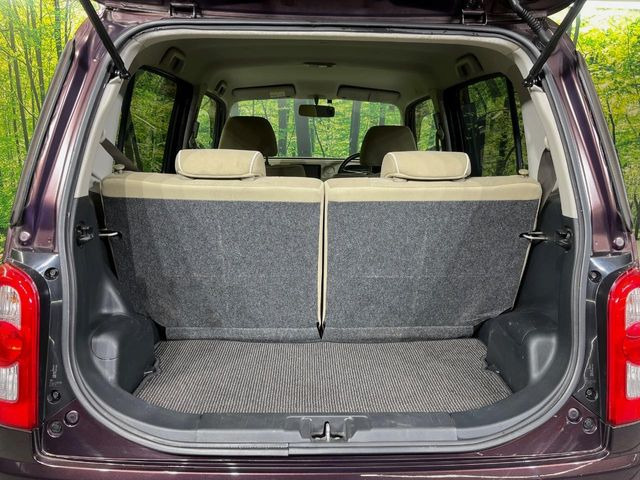 ���i�̂���������ʋ΁A���}���ɏ\���ȉ׎��X�y�[�X���m�ۂ��Ă���܂��B�Z�J���h�V�[�g��|���ƁA�傫�ȉו��̐ύڂ��\�ł���