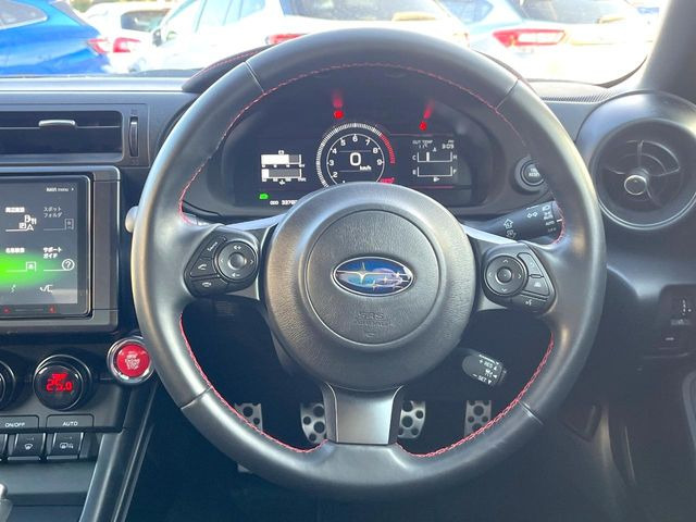 �y�����v�����X�e�A�����O�z�㎿�Ȋv���g�p���邱�ƂŁA��ɂ����������݂ƂĂ��^�]���₷���n���h���ł���