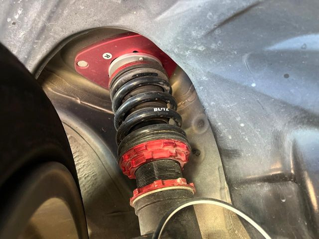 �yBLITZ�ԍ����z�ԍ����Ⴍ�Ȃ�A�X�^�C���b�V���Ȍ����ڂƂȂ��Ă���܂��B�ԗ��̏d�S�������鎖�ŁA���s���̈��萫�����サ�܂���