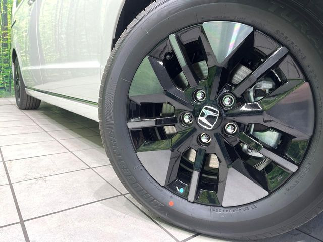 �y����16�C���`�A���~�z�C�[���z�O�ςɃ}�b�`���������A���~�z�C�[���𑕒����Ă���܂��B�e��ЊO�A���~�z�C�[����A�X�^�b�h���X�^�C�����戵�����Ă���܂��B���񂲑��k����������