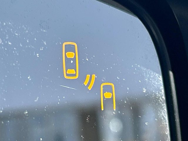 �y�����r�[�N���f�B�e�B�N�V�����z���s���A�h�A�~���[�̎��p�ɂȂ�₷���ӏ��Ɍ㑱�Ԃ��ڋ߂���ƃT�C�h�~���[�t�߂Ɍx����\���A�h���C�o�[�ɒ��ӊ��N�ƁA����̍ۂ̓n���h��������A�V�X�g�����܂��B