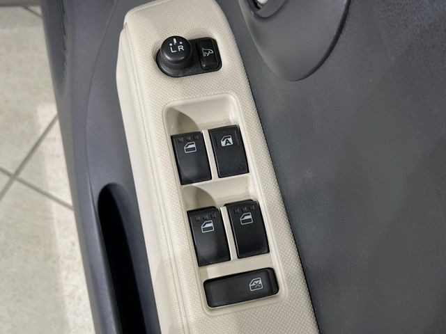 �y�d���i�[�~���[�z�T�C�h�~���[�͓d���i�[���ƂȂ��Ă���A�������ԏ�ł��L�Y�������X�N��}�����܂��B