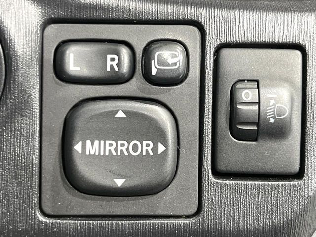 �y�d���i�[�~���[�z�T�C�h�~���[�͓d���i�[���ƂȂ��Ă���A�������ԏ�ł��L�Y�������X�N��}�����܂��B