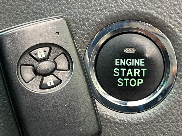 �y�X�}�[�g�L�[�z�J�o����|�P�b�g�ɓ��ꂽ�܂܂ł��h�A�̎{���E�������\�ȃX�}�[�g�L�[�𑕔��B�G���W���̃I���E�I�t�����J�M�����o���K�v����������Ƃ��Ă��֗��ł���