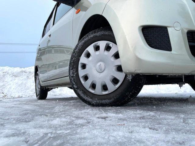 �y����13�C���`�A���~�z�C�[���z�O�ςɃ}�b�`���������A���~�z�C�[���𑕒����Ă���܂��B�e��ЊO�A���~�z�C�[����A�X�^�b�h���X�^�C�����戵�����Ă���܂��B���񂲑��k����������