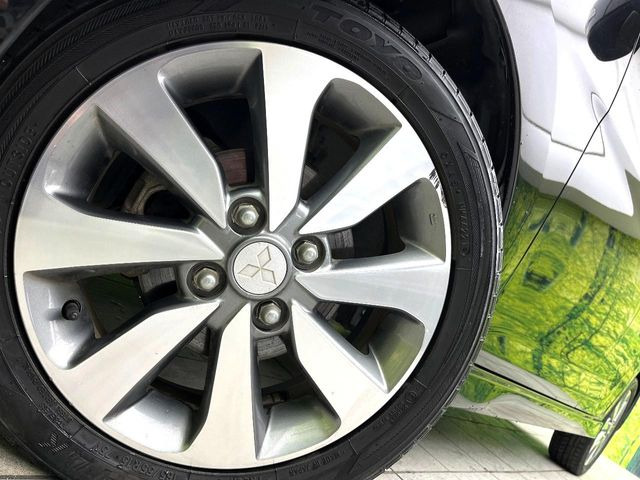 �y����15�C���`�A���~�z�C�[���z�O�ςɃ}�b�`���������A���~�z�C�[���𑕒����Ă���܂��B�e��ЊO�A���~�z�C�[����A�X�^�b�h���X�^�C�����戵�����Ă���܂��B���񂲑��k����������