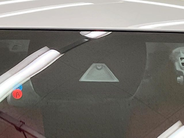 �y�X�}�[�g�V�e�B�u���[�L�T�|�[�g�z�ᑬ���s���ɑO���̎ԗ�����F�����A�Փ˂������Ȏ��͌x��ƃu���[�L�ŏՓˉ���Ɣ�Q�y�����A�V�X�g�B�����S�Ƀh���C�u�����y���݂��������܂��B